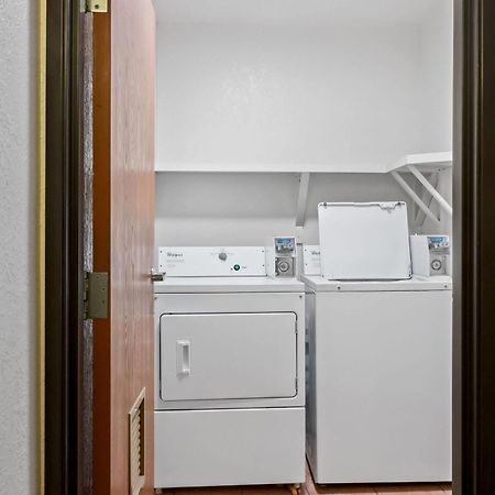 Hotel Super 8 By Wyndham Santa Rosa Extérieur photo