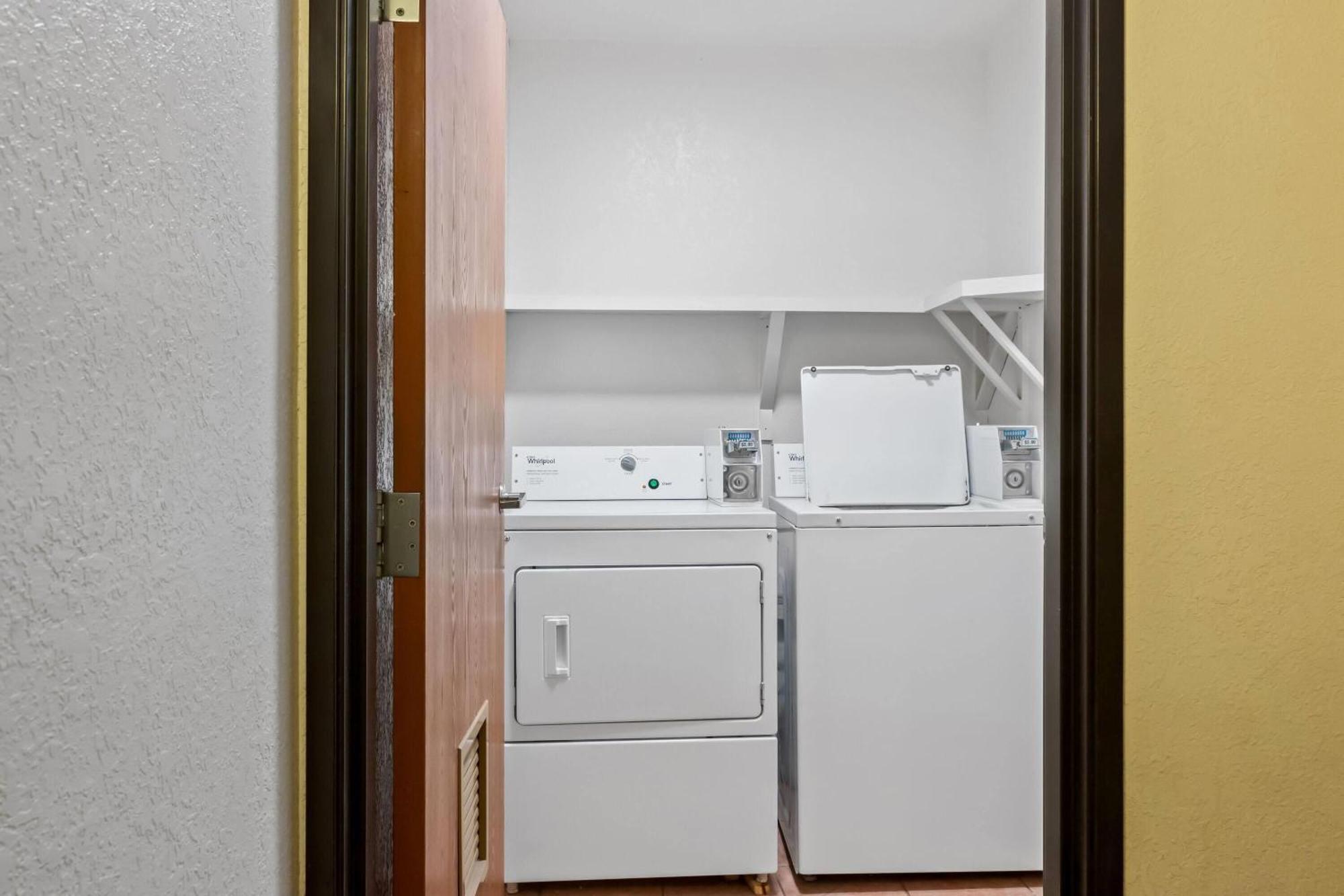 Hotel Super 8 By Wyndham Santa Rosa Extérieur photo